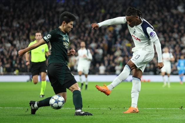 Tottenham Hotspur v F.C. Copenhagen - UEFA Champions League 2025 26 League Phase MD4 Junnosuke Suzuki of FC Copenhagen and Destiny Udogie of Tottenham Hotspur challenge during the UEFA Champions League 2025 26 League Phase MD4 match between Tottenham Hotspur and F.C. Copenhagen at Tottenham Hotspur Stadium on November 4, 2025 in London, England. London Tottenham Hotspur Stadium England United Kingdom Copyright: xNigelxFrench Sportsphoto APLx 14140306