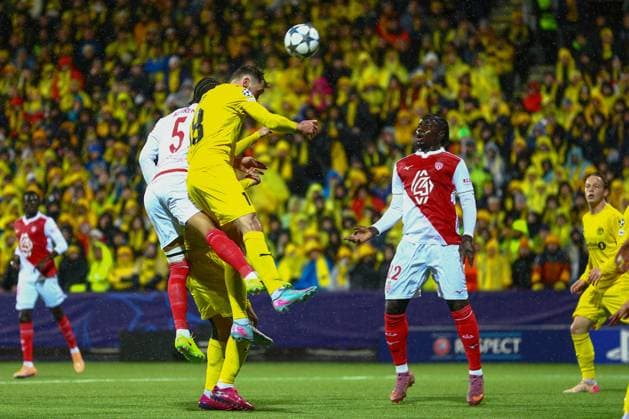Football, Champions League 2025 2026 Bodo Glimt Monaco Bodo 20251104 Monaco s Thilo Kehrer and Bodo Glimt s Brede Moe jump for the ball during the Champions League football match between Bodo Glimt and Monaco at Aspmyra Stadium Photo Mats Torbergsen NTB Bodo Norway EDITORIAL USE ONLY RESTRICTED USE FOR BETTING COMPANIES  Copyright: xMatsxTorbergsenx xNTBx