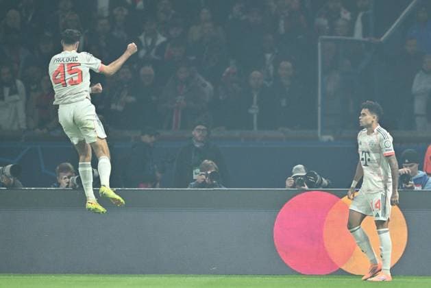 PSG v FC Bayern Munich - UEFA Champions League PARIS, FRANCE - NOVEMBER 04: Luis Diaz (14) of FC Bayern Munich celebrates with his teammates after scoring a goal during the of UEFA Champions League first round day 4 football match between Paris Saint-Germain and FC Bayern Munich at Parc des Princes in Paris, France on November 04, 2025. Mustafa Yalcin Anadolu Paris France. Editorial use only. Please get in touch for any other usage.  Copyright: x2025xAnadoluxMustafaxYalcinx