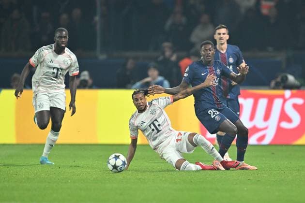 PSG v FC Bayern Munich - UEFA Champions League PARIS, FRANCE - NOVEMBER 04: Michael Olise (17) of FC Bayern Munich in action against Nuno Mendes (25) of Paris Saint-Germain during the of UEFA Champions League first round day 4 football match between Paris Saint-Germain and FC Bayern Munich at Parc des Princes in Paris, France on November 04, 2025. Mustafa Yalcin Anadolu Paris France. Editorial use only. Please get in touch for any other usage.  Copyright: x2025xAnadoluxMustafaxYalcinx