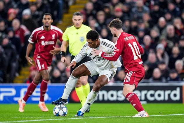 November 4, 2025, Liverpool, Liverpool, England: Jude Bellingham of Real Madrid CF and Alexis Mac Allister of Liverpool FC compete for the ball during the UEFA Champions League 2025 26 League Phase MD4 match between Liverpool FC and Real Madrid CF at Anfield on November 04, 2025 in Liverpool, England. Liverpool England - ZUMAa181 20251104_zaa_a181_049 Copyright: xDennisxAgyemanx