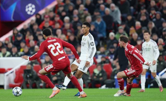 Liverpool, England, 4th November 2025. Jude Bellingham of Real Madrid and Hugo Ekitike of Liverpool during the Liverpool vs Real Madrid UEFA Champions League match at Anfield, Liverpool. Picture credit should read: James Baylis Sportimage EDITORIAL USE ONLY. No use with unauthorised audio, video, data, fixture lists, club league logos or live services. Online in-match use limited to 120 images, no video emulation. No use in betting, games or single club league player publications. SPI_028_JB_LIVERPOOL_REAL_MADRID SPI-4264-0025