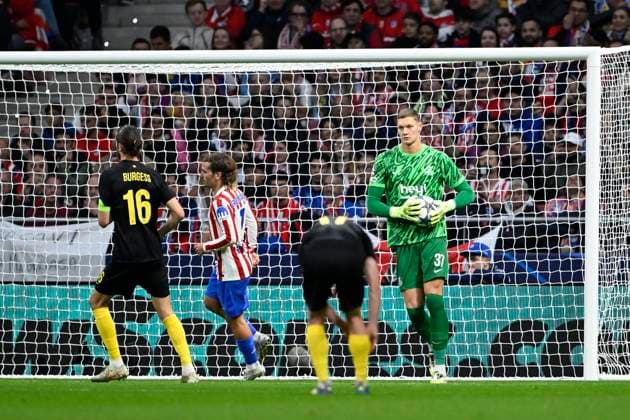 Atletico de Madrid v Royale Union Saint-Gilloise - UEFA Champions League MADRID, SPAIN - NOVEMBER 04 : Scherpen Kjell goalkeeper of Union Saint-Gilloise during the UEFA Champions League 2025 26 League Phase MD4 match between Atletico de Madrid and Royale Union Saint-Gilloise on November 4, 2025 in Madrid, Spain, 04 11 2025 Madrid Spain  Copyright: xJanxDexMeuleneirx