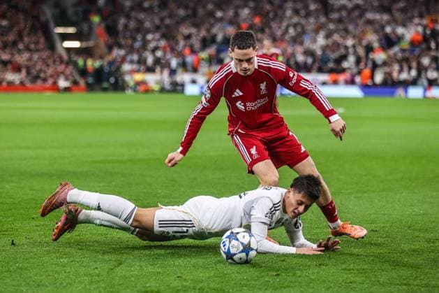 UEFA Champions League Matchday 4 of 8 Liverpool v Real Madrid Arda Güler of Real Madrid is fouled by Florian Wirtz of Liverpool during the UEFA Champions League Matchday 4 of 8 Liverpool vs Real Madrid at Anfield, Liverpool, United Kingdom, 4th November 2025 (Photo by Alfie Cosgrove News Images) Liverpool Anfield Merseyside United Kingdom Copyright: xAlfiexCosgrove NewsxImagesx