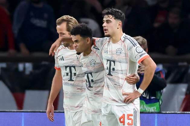 Luis Diaz (FC Bayern Muenchen) bejubelt seinen Treffer zum 0:2 mit Harry Kane (FC Bayern Muenchen) und Aleksandar Pavlovic (FC Bayern München), UEFA Champions League 2025 26 League Phase MD4, Paris Saint-Germain v FC Bayern München, Parc des Princes am 04. November 2025 in Paris, Frankreich. (Foto von Marco Steinbrenner DeFodi Images) Luis Diaz (FC Bayern Muenchen) celebrates after scoring his teams second goal with Harry Kane (FC Bayern Muenchen) and Aleksandar Pavlovic (FC Bayern München), UEFA Champions League 2025 26 League Phase MD4, Paris Saint-Germain v FC Bayern München, Parc des Princes, November 4, 2025 in Paris, France. (Photo by Marco Steinbrenner DeFodi Images) Luis Diaz FC Bayern Muenchen celebrates after scoring his teams second goal to 0 2 with Harry Kane FC Bayern Muenchen and Aleksandar Pavlovic FC Bayern München , UEFA Champions League 2025 26 League Phase MD4, Paris Saint Germain v FC Bayern München, Parc des Princes on November 04, 2025 in Paris, France Photo by Marco Steinbrenner DeFodi Images Luis Diaz FC Bayern Muenchen celebrates after scoring his teams second goal with Harry Kane FC Bayern Muenchen and Aleksandar Pavlovic FC Bayern München , UEFA Champions League 2025 26 League Phase MD4, Paris Saint Germain v FC Bayern München, Parc des Princes, November 4, 2025 in Paris, France Photo by Marco Steinbrenner DeFodi Images