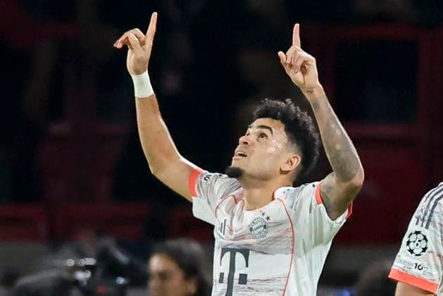 Luis Diaz (FC Bayern Muenchen) bejubelt seinen Treffer zum 0:2, UEFA Champions League 2025 26 League Phase MD4, Paris Saint-Germain v FC Bayern München, Parc des Princes am 04. November 2025 in Paris, Frankreich. (Foto von Marco Steinbrenner DeFodi Images) Luis Diaz (FC Bayern Muenchen) celebrates after scoring his teams second goal, UEFA Champions League 2025 26 League Phase MD4, Paris Saint-Germain v FC Bayern München, Parc des Princes, November 4, 2025 in Paris, France. (Photo by Marco Steinbrenner DeFodi Images) Luis Diaz FC Bayern Muenchen celebrates his goal for 0 2, UEFA Champions League 2025 26 League Phase MD4, Paris Saint Germain v FC Bayern München, Parc des Princes, November 04, 2025 in Paris, France Photo by Marco Steinbrenner DeFodi Images Luis Diaz FC Bayern Muenchen celebrates after scoring his teams second goal, UEFA Champions League 2025 26 League Phase MD4, Paris Saint Germain v FC Bayern München, Parc des Princes, November 4, 2025 in Paris, France Photo by Marco Steinbrenner DeFodi Images