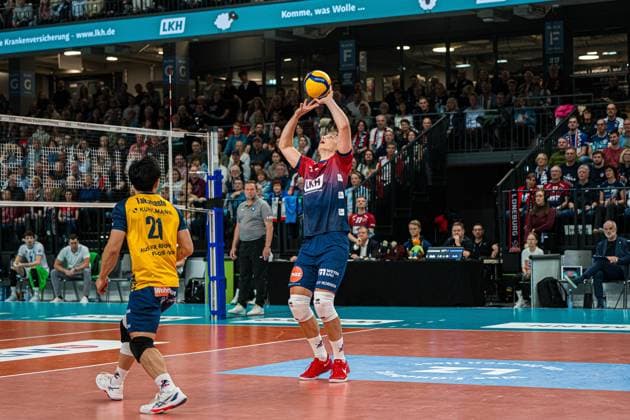 Volleyball I Men I Season 2025 2026 I Bundesliga I 5 Matchday I SVG Lüneburg VfB Friedrichshafen I 04 11 2025 Santeri Riku Matias Välimaa 12, SVG Lüneburg plays the ball to Copyright: xLobeca Bjorn-OlexKehmx