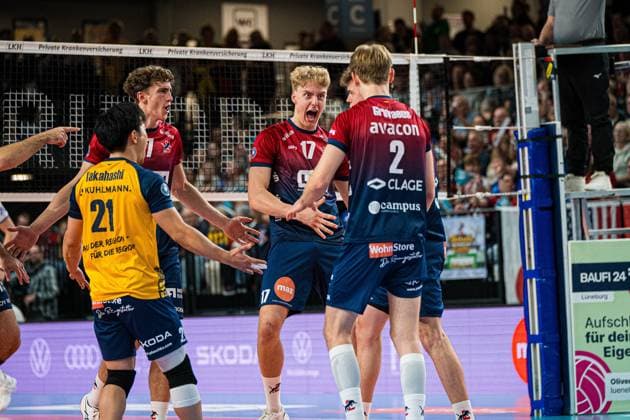 Volleyball I Men I Season 2025 2026 I Bundesliga I Matchday 5 I SVG Lüneburg VfB Friedrichshafen I 04 11 2025 Axel Valentin Enlund 17, SVG Lüneburg jubilant Copyright: xLobeca Bjorn-OlexKehmx