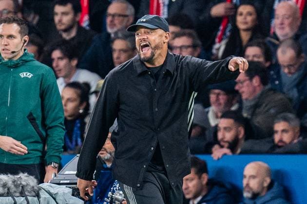 04.11.2025, Paris Saint-Germain vs. FC Bayern München, UEFA Champions League, 04. Spieltag Vincent Kompany (FC Bayern Muenchen,Trainer) coacht sein Team lautstark *** 04 11 2025, Paris Saint Germain vs FC Bayern Munich, UEFA Champions League, 04 Matchday Vincent Kompany FC Bayern Muenchen,Coach coaches his team loudly Copyright: xBahhoxKarax