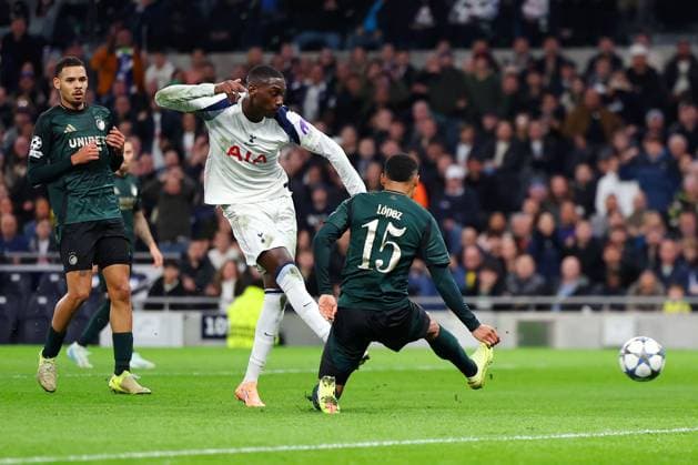 Tottenham Hotspur v Copenhagen, London, UK - 4 Nov 2025 Randal Kolo Muani of Tottenham Hotspur misses a shot on goal during the UEFA Champions League match between Tottenham Hotspur and Copenhagen at The Tottenham Hotspur Stadium, Tottenham, London on the 4 November 2025. Tottenham The Tottenham Hotspur Stadium London England Copyright: xJamesxWhitehead PPAUKx PPA-227386
