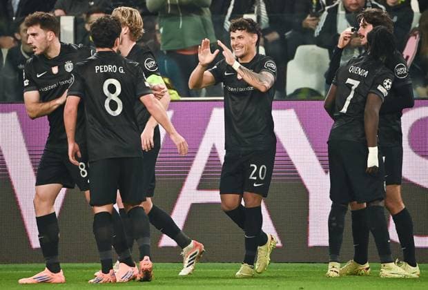 Juventus v Sporting Lisbon - UEFA Champions League TURIN, ITALY, NOVEMBER 4: Sporting Lisbon s midfielder Maximiliano Araujo (C) celebrates after scoring his team s first goal during the League phase UEFA Champions League football match between Juventus and Sporting Lisbon at the Juventus Stadium in Turin, Italy, on November 4, 2025. Isabella Bonotto Anadolu Turin Italy. Editorial use only. Please get in touch for any other usage.  Copyright: x2025xAnadoluxIsabellaxBonottox