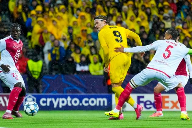 Football, Champions League 2025 2026 Bodo Glimt Monaco Bodo 20251104 Bodo Glimts Kasper Hogh shoots during the Champions League football match between Bodo Glimt and Monaco at Aspmyra Stadium Photo Fredrik Varfjell NTB Bodo Norway EDITORIAL USE ONLY RESTRICTED USE FOR BETTING COMPANIES  Copyright: xFredrikxVarfjellx xNTBx