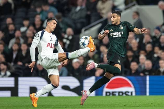 UEFA Champions League Matchday 4 of 8 Tottenham Hotspur v F.C. Copenhagen Pedro Porro of Tottenham Hotspur controls the ball under pressure from Elias Achouri of Copenhagen during the UEFA Champions League Matchday 4 of 8 Tottenham Hotspur vs F.C. Copenhagen at Tottenham Hotspur Stadium, London, United Kingdom, 4th November 2025 (Photo by Mark Cosgrove News Images) London Tottenham Hotspur Stadium United Kingdom Copyright: xMarkxCosgrove NewsxImagesx