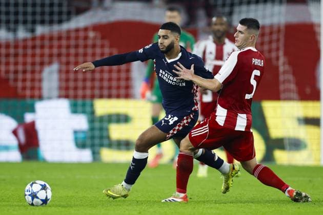 PIRAEUS - (L-R) Ismael Saibari of PSV Eindhoven, Lorenzo Pirola of Olympiacos FC during the UEFA Champions League match between Olympiacos FC and PSV Eindhoven at the Georgios Karaiskakis Stadium on November 4, 2025, in Piraeus, Greece. ANP MAURICE VAN STEEN UEFA Champions League Matchday 4 2025-2026 xVIxANPxSportx xxANPxIVx 541239667 originalFilename: 541239667.jpg
