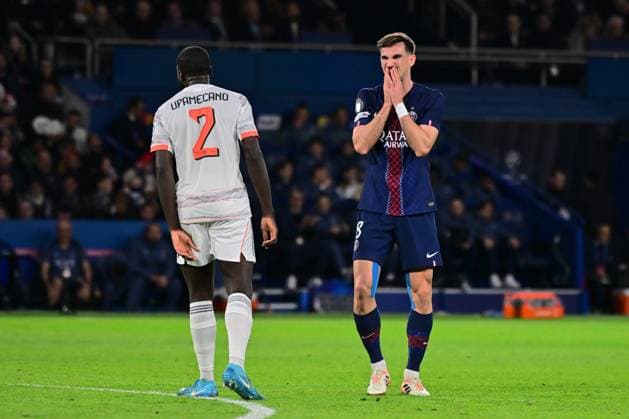 FOOTBALL : PSG vs Bayern Munich - Ligue des Champions - 04 11 2025 Fabian Ruiz ( 8 - PSG ) looks dejected during the UEFA Champions League match between Paris Saint Germain and FC Bayern Munich at Parc Des Princes on November 04 , 2025 in Paris, France. ( Photo by Federico Pestellini PsnewZ ) ParisFrance  Copyright: xFedericoxPestellinix