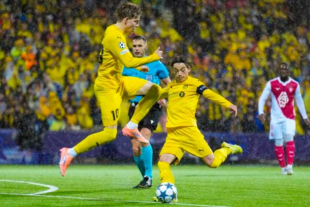 Football, Champions League 2025 2026 Bodo Glimt Monaco Bodo 20251104 Bodo Glimts Jens Petter Hauge and Patrick Berg during the Champions League football match between Bodo Glimt and Monaco at Aspmyra Stadium Photo Fredrik Varfjell NTB Bodo Norway EDITORIAL USE ONLY RESTRICTED USE FOR BETTING COMPANIES  Copyright: xFredrikxVarfjellx xNTBx
