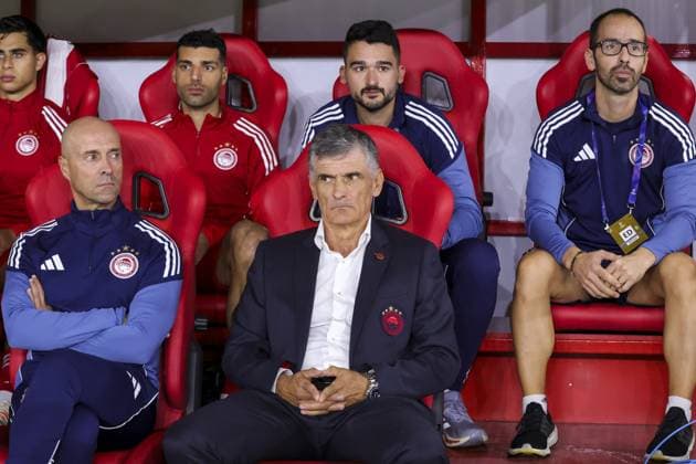 PIRAEUS , 04-11-2025 , Stadio Georgios Karaiskakis , season 2025 2026 , UEFA Champions League football League phase matchday 4 , match between Olympiacos and PSV , picture shows Olympiacos trainer coach Jose Luis Mendilibar Olympiacos - PSV  x31861347x Copyright: