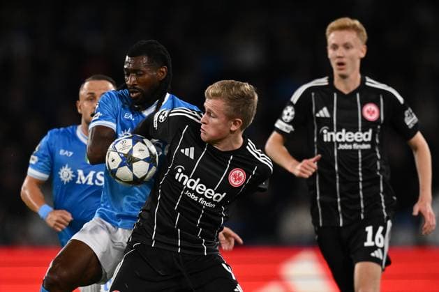 SSC Napoli v Eintracht Frankfurt - UEFA Champions League 2025 26 League Phase MD4 Andre-Frank Zambo Anguissa of S.S.C. Napoli and Jonathan Burkardt of Eintracht Frankfurt play during the UEFA Champions League phase day 4 football match between S.S.C. Napoli and Eintracht Frankfurt at the Diego Armando Maradona Stadium in Naples, Italy, on November 4, 2025. Naples Italy  Copyright: xDomenicoxCippitellix originalFilename:cippitelli-sscnapol251104_npZk8.jpg