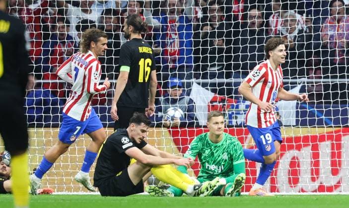 Atletico Madrid s Julian Alvarez and celebrates after scoring during a soccer game between Spanish soccer team Atletico Madrid and Belgian Royale Union Saint-Gilloise, Tuesday 04 November 2025 in Madrid, on the fourth day of the League phase of the UEFA Champions League tournament. VIRGINIExLEFOUR  x139026040x