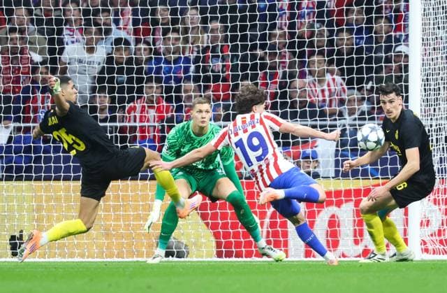 Atletico Madrid s Julian Alvarez and scoring the 1-0 goal during a soccer game between Spanish soccer team Atletico Madrid and Belgian Royale Union Saint-Gilloise, Tuesday 04 November 2025 in Madrid, on the fourth day of the League phase of the UEFA Champions League tournament. VIRGINIExLEFOUR  x139026042x