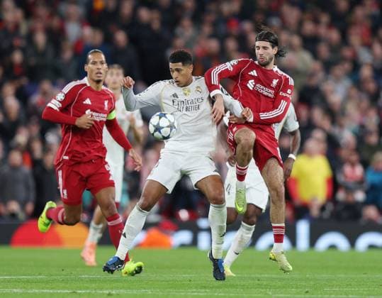 Liverpool, England, 4th November 2025. Jude Bellingham of Real Madrid and Dominik Szoboszlai of Liverpool during the Liverpool vs Real Madrid UEFA Champions League match at Anfield, Liverpool. Picture credit should read: James Baylis Sportimage EDITORIAL USE ONLY. No use with unauthorised audio, video, data, fixture lists, club league logos or live services. Online in-match use limited to 120 images, no video emulation. No use in betting, games or single club league player publications. SPI_035_JB_LIVERPOOL_REAL_MADRID SPI-4264-0037