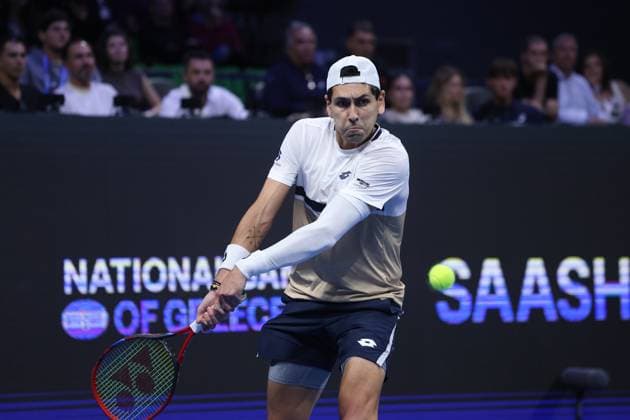 ATP, Tennis Herren 250 tournament in Athens ATHENS, GREECE - NOVEMBER 4: Alejandro Tabilo of Chile in action against Novak Djokovic of Serbia during the Hellenic Championship ATP 250, at OAKA Olympic Athletic Center, in Athens, Greece, on November 4, 2025. Costas Baltas Anadolu Athens Greece. Editorial use only. Please get in touch for any other usage.  Copyright: x2025xAnadoluxCostasxBaltasx