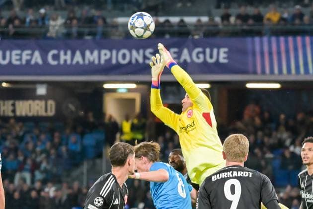 2025-11-04 SSC Napoli v Eintracht Frankfurt - UEFA Champions League 2025-26 League Phase NAPLES, ITALY - NOVEMBER 4: Michael Zetterer of Eintracht Frankfurt during the UEFA Champions League 2025-26 League Phase match between SSC Napoli and Eintracht Frankfurt at Stadio Diego Armando Maradona on November 4, 2025 in Naples, Italy. Naples Stadio Diego Armando Maradona Italy Content not available for redistribution in The Netherlands directly or indirectly through any third parties. Copyright: xCiroxSantangelox