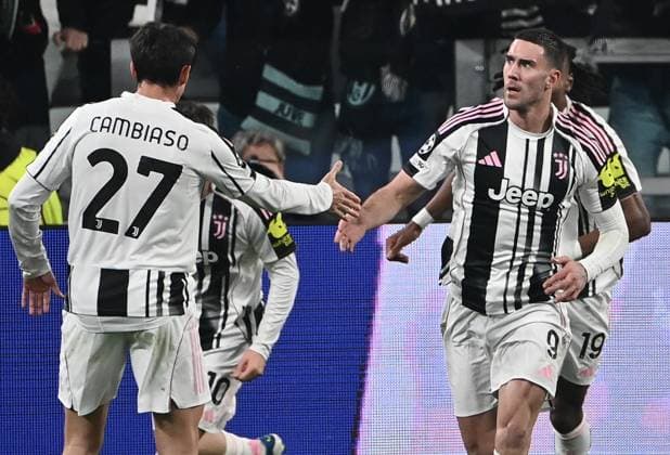 Juventus v Sporting Lisbon - UEFA Champions League TURIN, ITALY, NOVEMBER 4: Juventus Dusan Vlahovic (R) celebrates after scores his team s first goal with Juventus Andrea Cambiaso during the League phase UEFA Champions League football match between Juventus and Sporting Lisbon at the Juventus Stadium in Turin, Italy, on November 4, 2025. Isabella Bonotto Anadolu Turin World. Editorial use only. Please get in touch for any other usage.  Copyright: x2025xAnadoluxIsabellaxBonottox