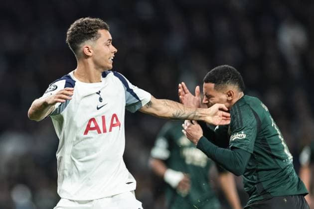 UEFA Champions League Matchday 4 of 8 Tottenham Hotspur v F.C. Copenhagen Brennan Johnson of Tottenham Hotspur catches Marcos Lopez of Copenhagen in the face during the UEFA Champions League Matchday 4 of 8 Tottenham Hotspur vs F.C. Copenhagen at Tottenham Hotspur Stadium, London, United Kingdom, 4th November 2025 (Photo by Mark Cosgrove News Images) London Tottenham Hotspur Stadium United Kingdom Copyright: xMarkxCosgrove NewsxImagesx