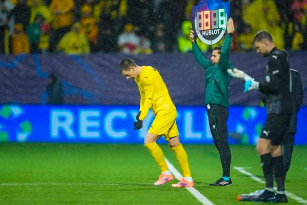 Football, Champions League 2025 2026 Bodo Glimt Monaco Bodo 20251104 Bodo Glimts Jostein Gundersen during the Champions League football match between Bodo Glimt and Monaco at Aspmyra Stadium Photo Fredrik Varfjell NTB Bodo Norway EDITORIAL USE ONLY RESTRICTED USE FOR BETTING COMPANIES  Copyright: xFredrikxVarfjellx xNTBx