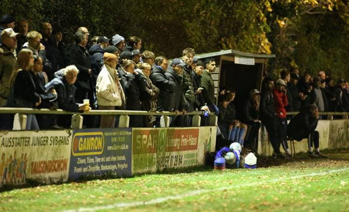 Soccer, 2025 2026 season, Lotto Cup, Hamburg, 4th round, Spielvereinigung Blankenese TuS Dassendorf Spectators at the sports ground at Waldesruh Blankenese Hamburg