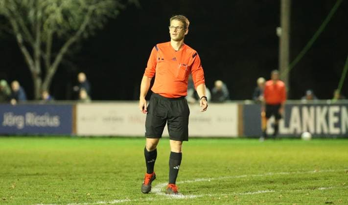 Soccer, 2025 2026 season, Lotto Cup, Hamburg, 4th round, Spielvereinigung Blankenese TuS Dassendorf Referee Claas Andre Bobe Blankenese Hamburg