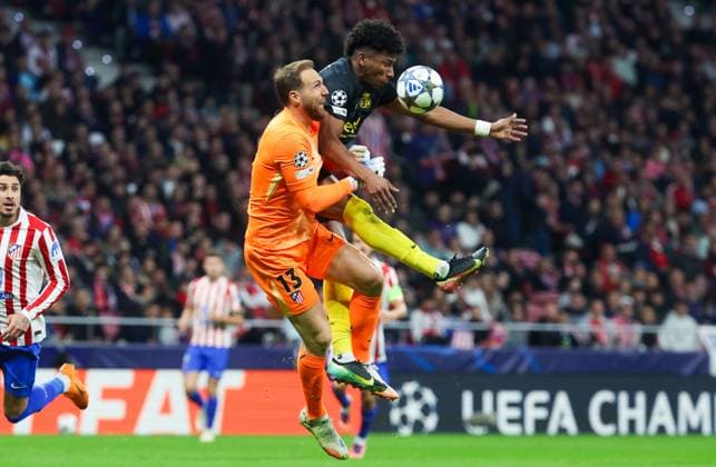 Union s Kevin Rodriguez and Atletico Madrid s goalkeeper Jan Oblak fight for the ball during a soccer game between Spanish soccer team Atletico Madrid and Belgian Royale Union Saint-Gilloise, Tuesday 04 November 2025 in Madrid, on the fourth day of the League phase of the UEFA Champions League tournament. VIRGINIExLEFOUR  x139030247x