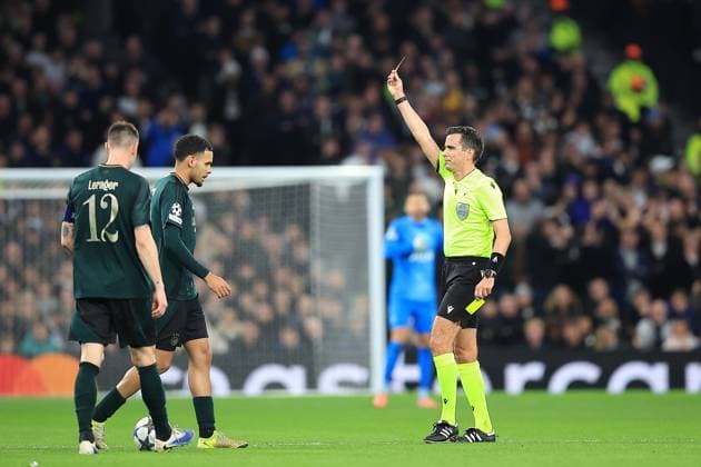 Tottenham Hotspur v FC Copenhagen Champions League 04 11 2025. VAR Red Card Tottenham Hotspur Midfielder Brennan Johnson (22) os sent off after Match Referee Erik Lambrechts speaks to Bram Van Driessche during the Champions League match between Tottenham Hotspur and FC Copenhagen at Tottenham Hotspur Stadium, London, United Kingdom on 4 November 2025. London Tottenham Hotspur Stadium London United Kingdom Editorial use only , Copyright: xChrisxFoxwellx PSI-23163-0030