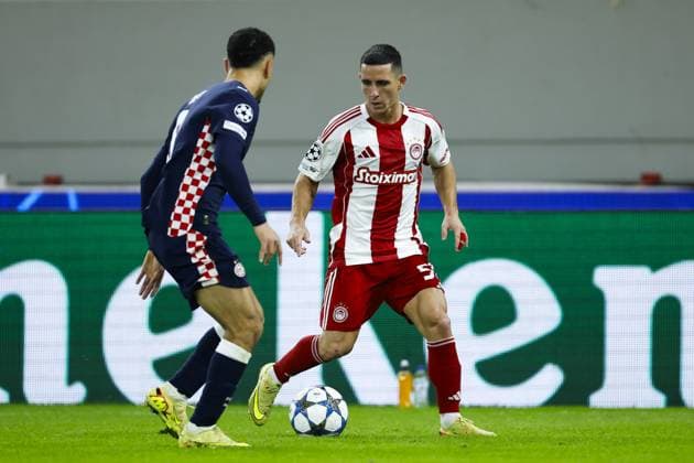 PIRAEUS - (L-R) Sergino Dest of PSV Eindhoven, Daniel Podence of Olympiacos FC during the UEFA Champions League match between Olympiacos FC and PSV Eindhoven at the Georgios Karaiskakis Stadium on November 4, 2025, in Piraeus, Greece. ANP MAURICE VAN STEEN UEFA Champions League Matchday 4 2025-2026 xVIxANPxSportx xxANPxIVx 541242676 originalFilename: 541242676.jpg