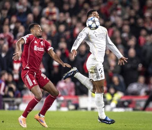 LIVERPOOL, ENGLAND - NOVEMBER 01: Jude Bellingham of Real Madrid controls the ball during the UEFA Champions League match between Liverpool and Real Madrid at Anfield on November 04, 2025 in Liverpool, England. (Photo by Ricardo Nogueira Sports Press Photo) Copyright: xRicardoxNogueira SportsxPressxPhx Sportspressphoto_SPR56805