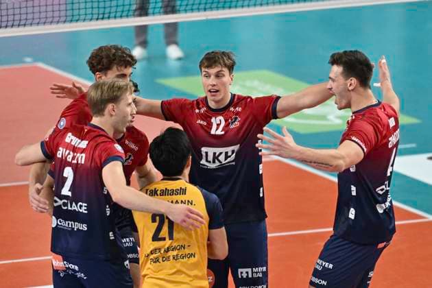 GER 1 VBL, SVG Lueneburg vs VfB Friedrichshafen 04 11 2025, LKH Arena, Lueneburg, GER 1 VBL, SVG Lueneburg vs VfB Friedrichshafen in the picture the Lueneburg team cheers nordphotoxGmbH xWitke nph00002