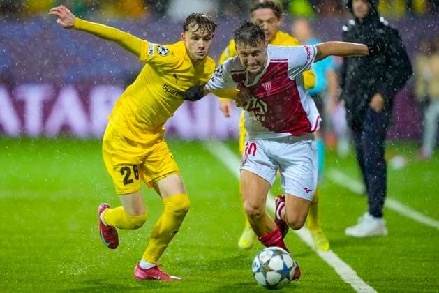 Football, Champions League 2025 2026 Bodo Glimt Monaco Bodo 20251104 Bodo Glimts Hakon Evjen and Monacos Aleksandr Golovin during the Champions League football match between Bodo Glimt and Monaco at Aspmyra Stadium Photo Fredrik Varfjell NTB Bodo Norway EDITORIAL USE ONLY RESTRICTED USE FOR BETTING COMPANIES  Copyright: xFredrikxVarfjellx xNTBx