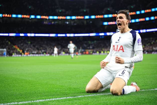 Tottenham Hotspur v FC Copenhagen Champions League 04 11 2025. GOAL CELEBRATION Tottenham Hotspur Midfielder Joao Palhinha (6) makes it 4-0 during the Champions League match between Tottenham Hotspur and FC Copenhagen at Tottenham Hotspur Stadium, London, United Kingdom on 4 November 2025. London Tottenham Hotspur Stadium London United Kingdom Editorial use only , Copyright: xChrisxFoxwellx PSI-23163-0037