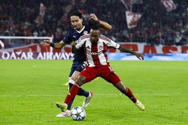 PIRAEUS - (L-R) Anass Salah-Eddine of PSV Eindhoven, Gelson Martins of Olympiacos FC during the UEFA Champions League match between Olympiacos FC and PSV Eindhoven at the Georgios Karaiskakis Stadium on November 4, 2025, in Piraeus, Greece. ANP MAURICE VAN STEEN UEFA Champions League Matchday 4 2025-2026 xVIxANPxSportx xxANPxIVx 541244598 originalFilename: 541244598.jpg
