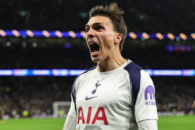 UEFA Champions League Matchday 4 of 8 Tottenham Hotspur v F.C. Copenhagen Joao Palhinha of Tottenham Hotspur celebrates his goal to make it 4-0 during the UEFA Champions League Matchday 4 of 8 Tottenham Hotspur vs F.C. Copenhagen at Tottenham Hotspur Stadium, London, United Kingdom, 4th November 2025 (Photo by Mark Cosgrove News Images) London Tottenham Hotspur Stadium United Kingdom Copyright: xMarkxCosgrove NewsxImagesx