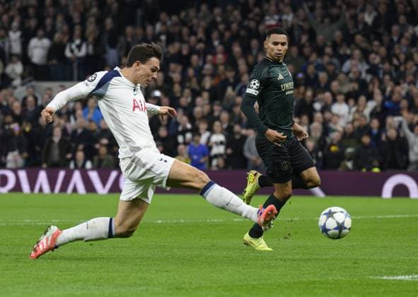 London, England, November 4 2025: Tottenham Hotspur s Joao Palhinha scores the opening goal during the UEFA Champions League match between Tottenham and Copenhagen at the Tottenham Hotspur Stadium in London, England. (Photo by David Horton Sports Press Photo) Copyright: xDavidxHorton SportsxPressxPhotox Sportspressphoto_SPR56832