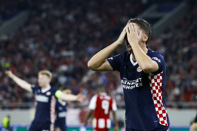 PIRAEUS - Joey Veerman of PSV Eindhoven reacts during the UEFA Champions League match between Olympiacos FC and PSV Eindhoven at the Georgios Karaiskakis Stadium on November 4, 2025, in Piraeus, Greece. ANP MAURICE VAN STEEN UEFA Champions League Matchday 4 2025-2026 xVIxANPxSportx xxANPxIVx 541244968 originalFilename: 541244968.jpg
