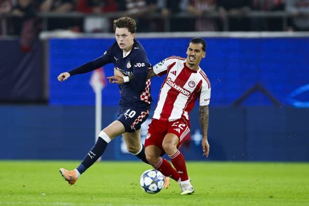 PIRAEUS - (L-R) Paul Wanner of PSV Eindhoven, Chiquinho of Olympiacos FC during the UEFA Champions League match between Olympiacos FC and PSV Eindhoven at the Georgios Karaiskakis Stadium on November 4, 2025, in Piraeus, Greece. ANP MAURICE VAN STEEN UEFA Champions League Matchday 4 2025-2026 xVIxANPxSportx xxANPxIVx 541245248 originalFilename: 541245248.jpg