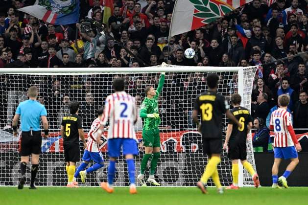 Atletico de Madrid v Royale Union Saint-Gilloise - UEFA Champions League MADRID, SPAIN - NOVEMBER 04 : Scherpen Kjell goalkeeper of Union Saint-Gilloise in action during the UEFA Champions League 2025 26 League Phase MD4 match between Atletico de Madrid and Royale Union Saint-Gilloise on November 4, 2025 in Madrid, Spain, 04 11 2025 Madrid Spain  Copyright: xJanxDexMeuleneirx