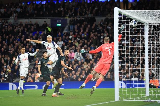 Tottenham Hotspur v FC Copenhagen Champions League 04 11 2025. CHANCE Tottenham Hotspur Forward Richarlison (9) hits the bar during the Champions League match between Tottenham Hotspur and FC Copenhagen at Tottenham Hotspur Stadium, London, United Kingdom on 4 November 2025. London Tottenham Hotspur Stadium London United Kingdom Editorial use only , Copyright: xChrisxFoxwellx PSI-23163-0042