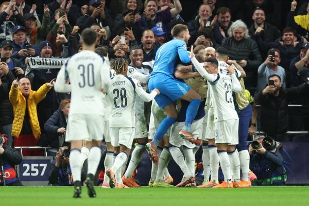 Tottenham Hotspur v F.C. Copenhagen - UEFA Champions League 2025 26 League Phase MD4 Guglielmo Vicario, goalkeeper of Tottenham Hotspur celebrates 3rd goal with teammates during the UEFA Champions League 2025 26 League Phase MD4 match between Tottenham Hotspur and F.C. Copenhagen at Tottenham Hotspur Stadium on November 4, 2025 in London, England. London Tottenham Hotspur Stadium England United Kingdom Copyright: xNigelxFrench Sportsphoto APLx 14140342