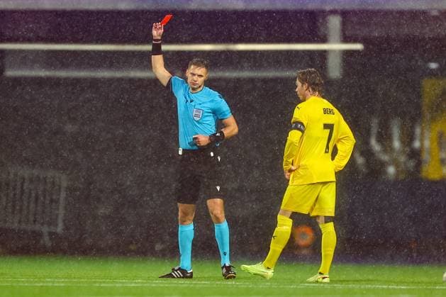 Football, Champions League 2025 2026 Bodo Glimt Monaco Bodo 20251104 Referee Damian Sylwestrzak gives a yellow card to Bodo Glimts Jostein Gundersen during the Champions League football match between Bodo Glimt and Monaco at Aspmyra Stadium Photo Fredrik Varfjell NTB Bodo Norway EDITORIAL USE ONLY RESTRICTED USE FOR BETTING COMPANIES  Copyright: xMatsxTorbergsenx xNTBx