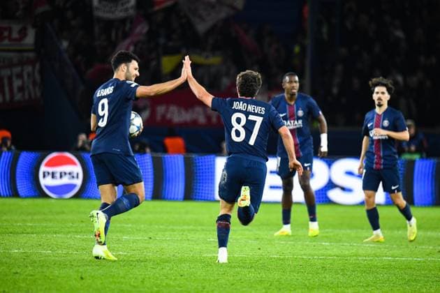FOOTBALL : Paris Saint Germain vs FC Bayern Munich - Ligue des Champions - Phase de Ligue - JournÃ e 4 - 04 11 2025 Joie des joueurs du Paris SG aprÃ s le but de Joao Neves (Paris SG) ParisFrance  Copyright: xLaptistex