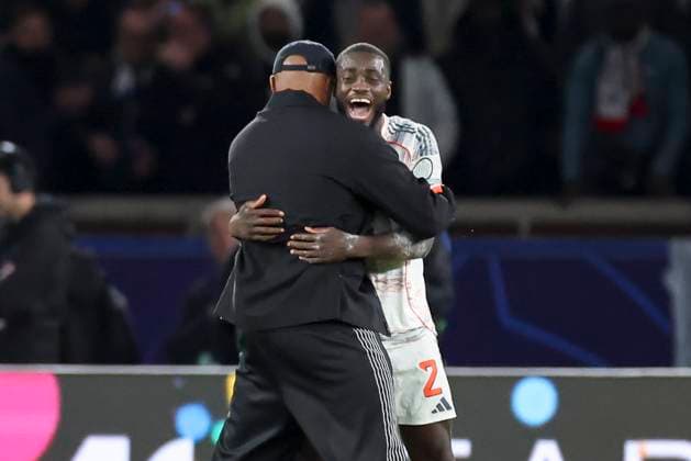 Trainer Vincent Kompany (FC Bayern Muenchen) und Dayot Upamecano (FC Bayern Muenchen) jubeln, UEFA Champions League 2025 26 League Phase MD4, Paris Saint-Germain v FC Bayern München, Parc des Princes am 05. November 2025 in Paris, Frankreich. (Foto von Marco Steinbrenner DeFodi Images) Trainer Vincent Kompany (FC Bayern Muenchen) und Dayot Upamecano (FC Bayern Muenchen) cheer, UEFA Champions League 2025 26 League Phase MD4, Paris Saint-Germain v FC Bayern München, Parc des Princes, November 5, 2025 in Paris, France. (Photo by Marco Steinbrenner DeFodi Images) Coach Vincent Kompany FC Bayern Muenchen and Dayot Upamecano FC Bayern Muenchen cheer, UEFA Champions League 2025 26 League Phase MD4, Paris Saint Germain v FC Bayern Muenchen, Parc des Princes on November 05, 2025 in Paris, France Photo by Marco Steinbrenner DeFodi Images Coach Vincent Kompany FC Bayern Muenchen and Dayot Upamecano FC Bayern Muenchen cheer, UEFA Champions League 2025 26 League Phase MD4, Paris Saint Germain v FC Bayern München, Parc des Princes, November 5, 2025 in Paris, France Photo by Marco Steinbrenner DeFodi Images